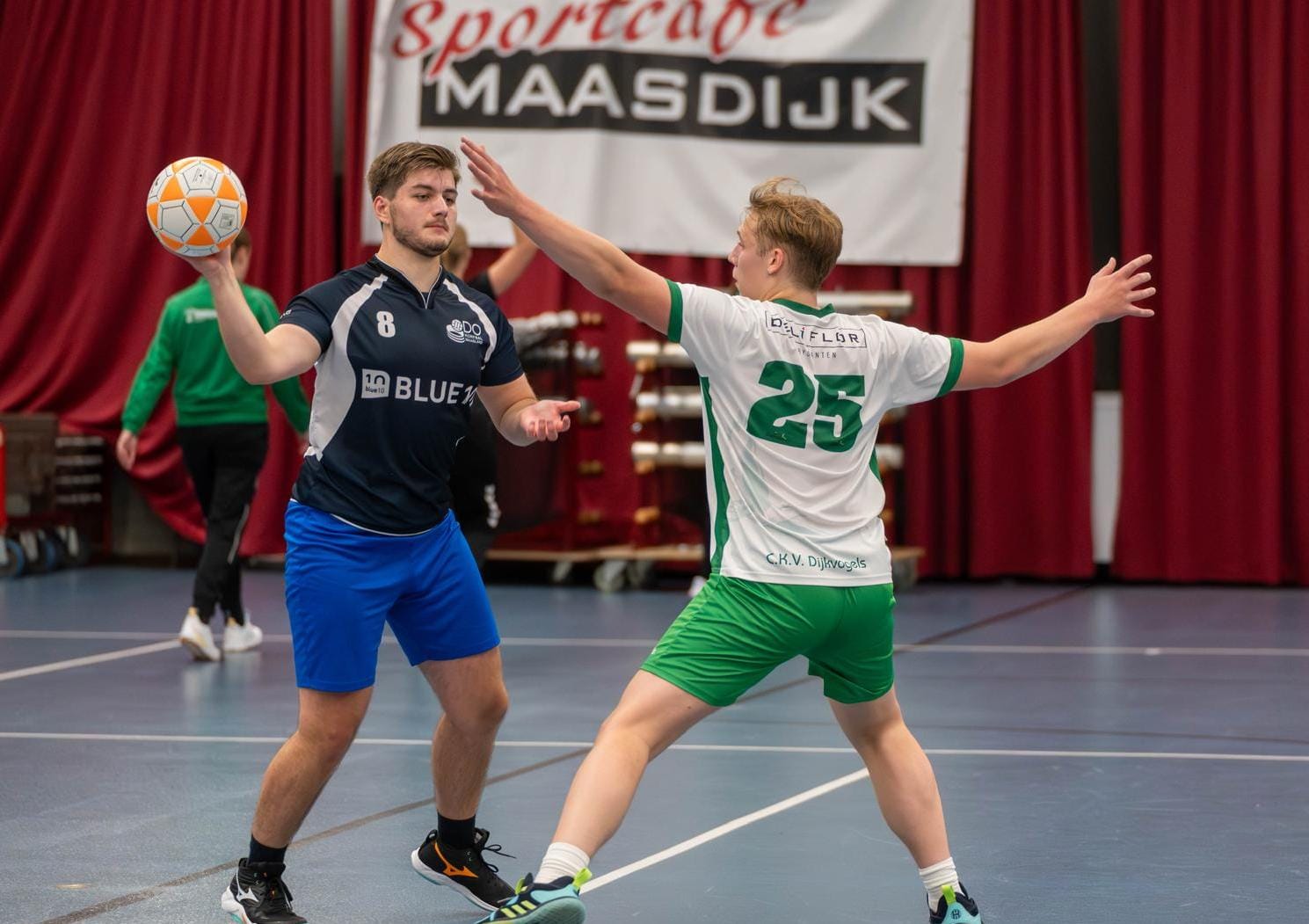 Senioren, recrestars en G-korfbal zaal tussenstand.